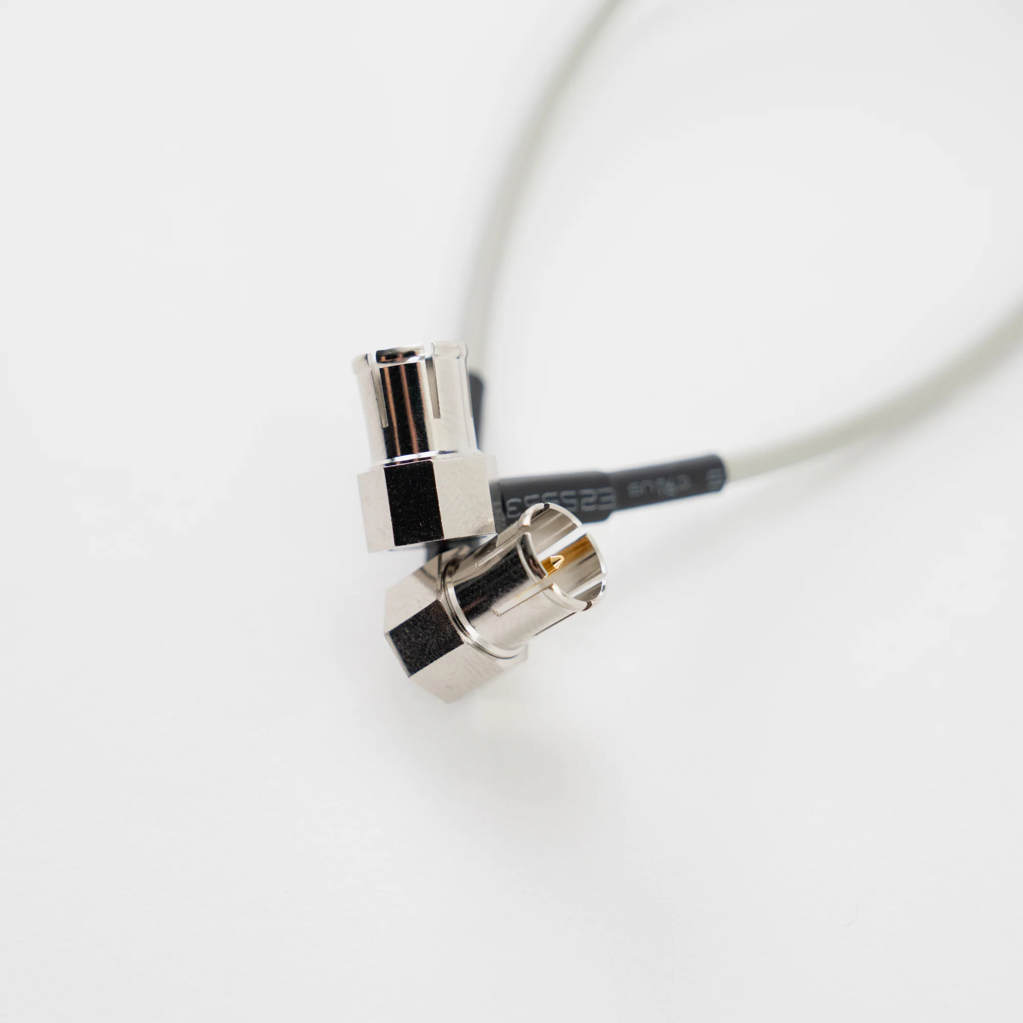 Lightweight Low Profile Right Angle to Low Profile Right Angle SDI Cable (225mm / 8.8") - Image 3